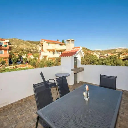 Apartment Comfortable With Terrace - Two Bedroom With Terrace