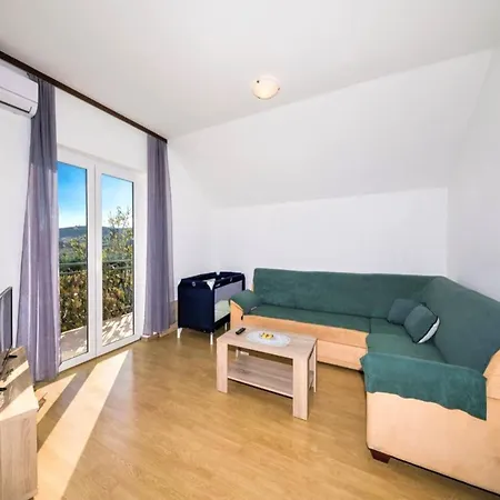 Comfortable With Terrace - Two Bedroom With Terrace Apartament *